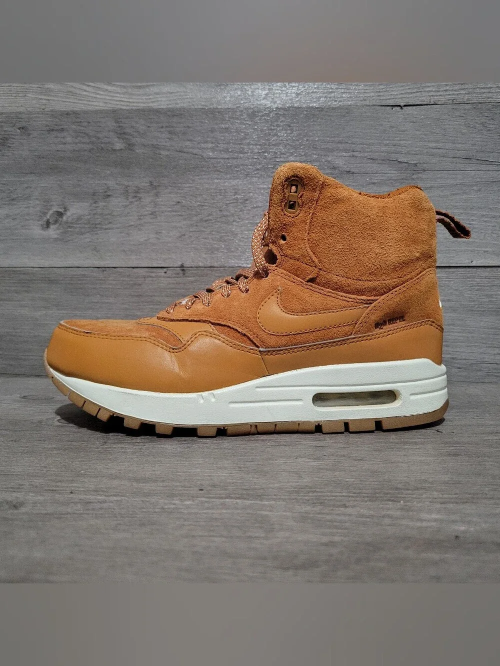 Nike Air Max 1 Mid Sneakerboot Womens Size 9 Tawny Gum 685267-200